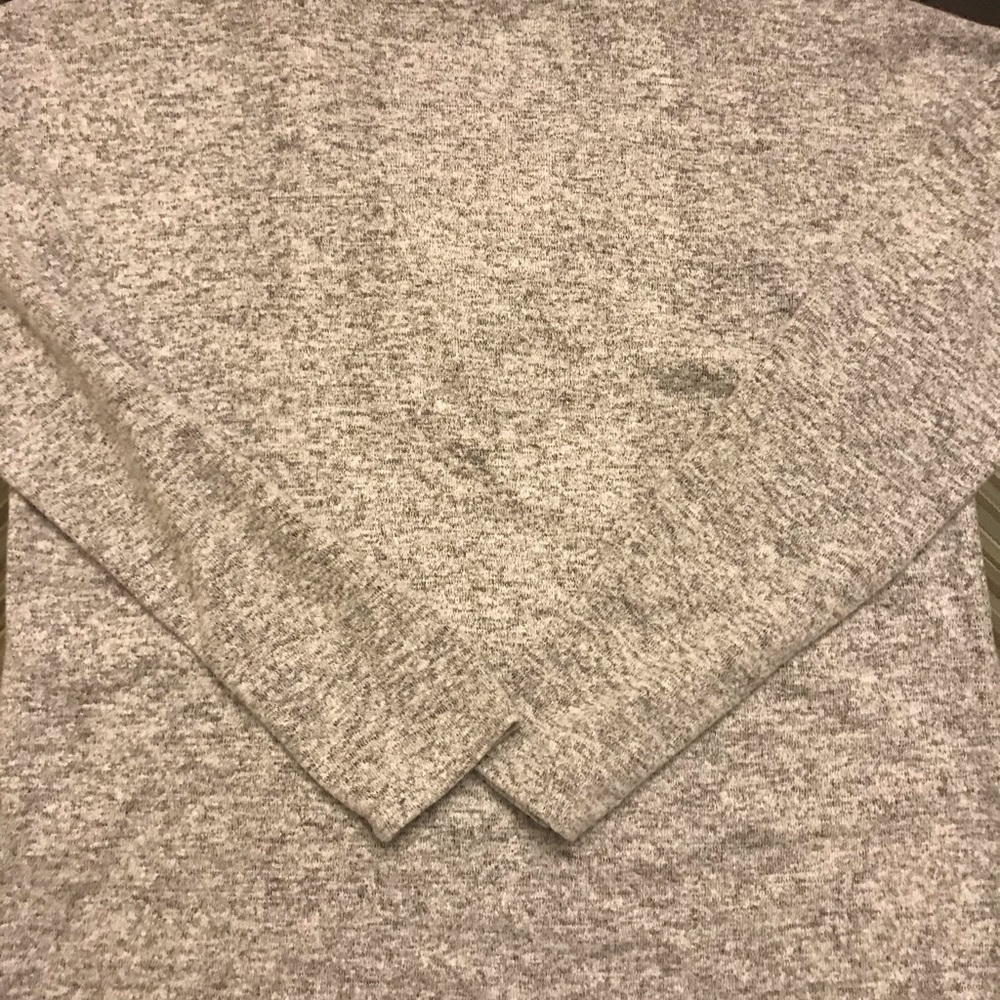 Jennifer Lopez V neck knit top Sz. S NWOT - Picture 6 of 6